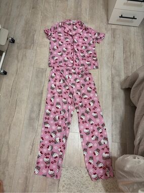 Sanrio Hello Kitty Pink Button-Up Pajama Set